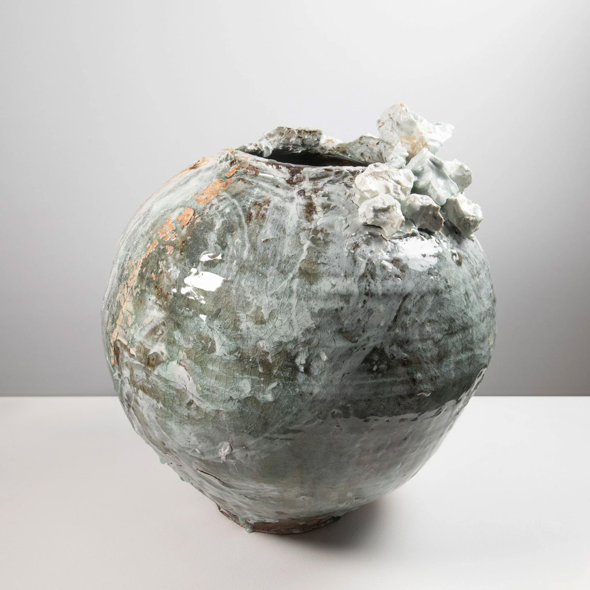Vase lune extra large – Relief en porcelaine bleue