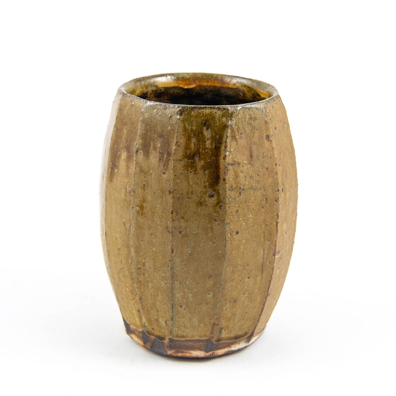 Vase cylindrique à facettes – Barbotine de porcelaine gris ambre
