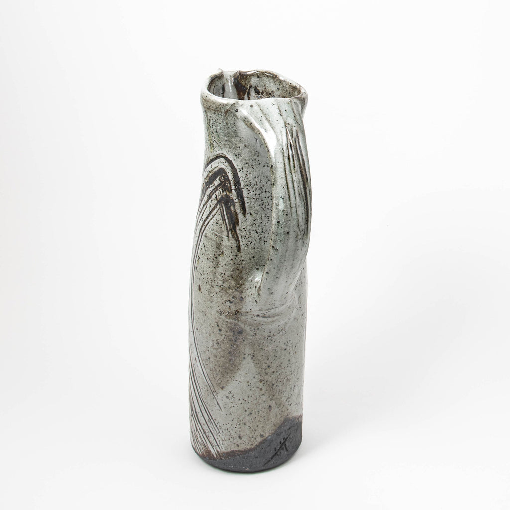 Pichet penché – Shino Blanc Terre Noire