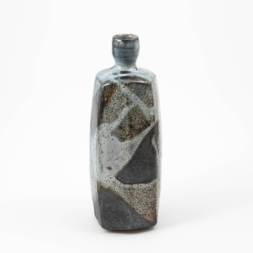 Bouteille haute – Shino bleu Argile noire