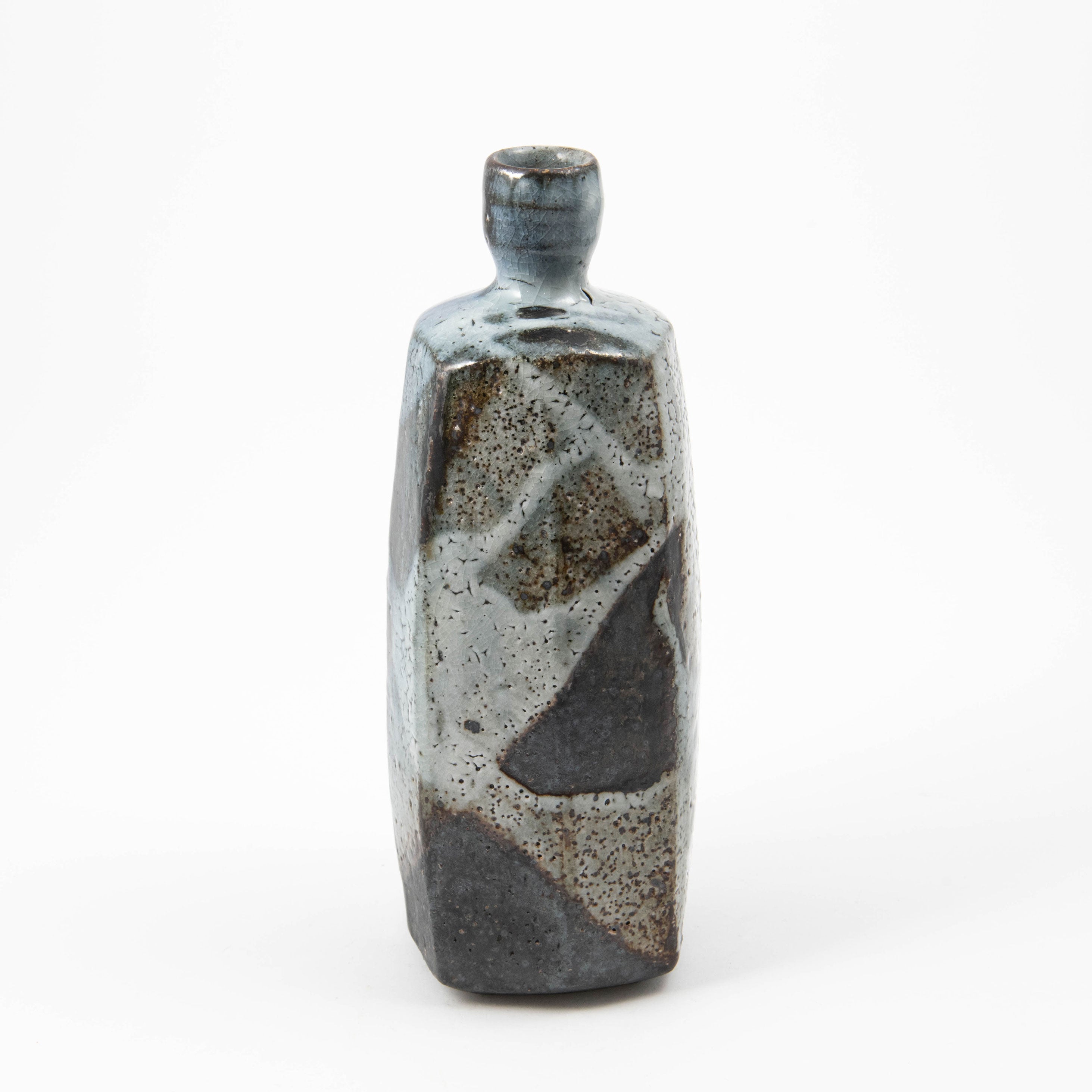 Bouteille haute – Shino bleu Argile noire