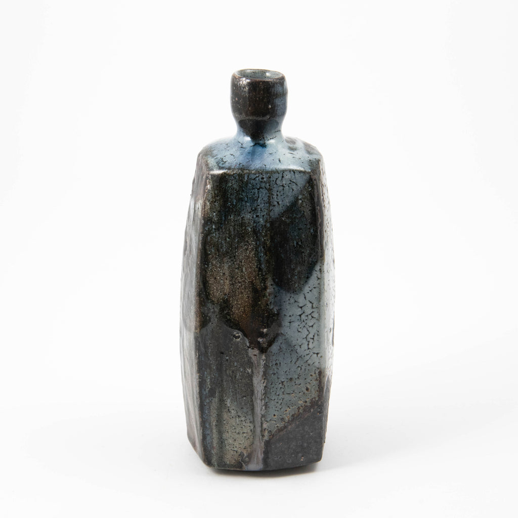Bouteille haute – Shino bleu Argile noire